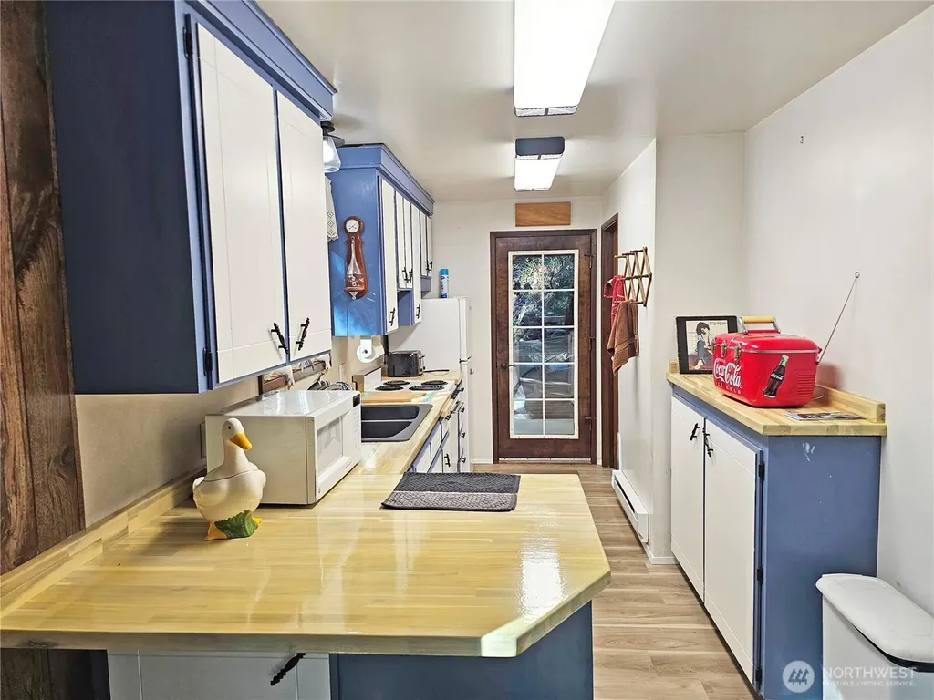 121 Bay View Avenue Brinnon WA 98320