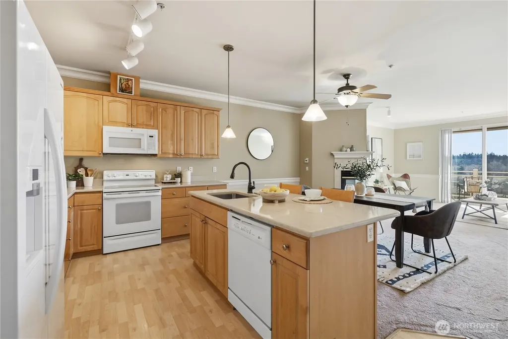 23007 Lakeview Drive Mountlake Terrace WA 98043