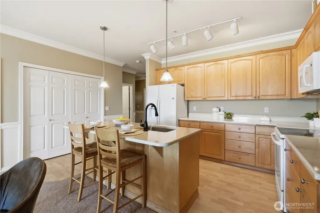 23007 Lakeview Drive Mountlake Terrace WA 98043