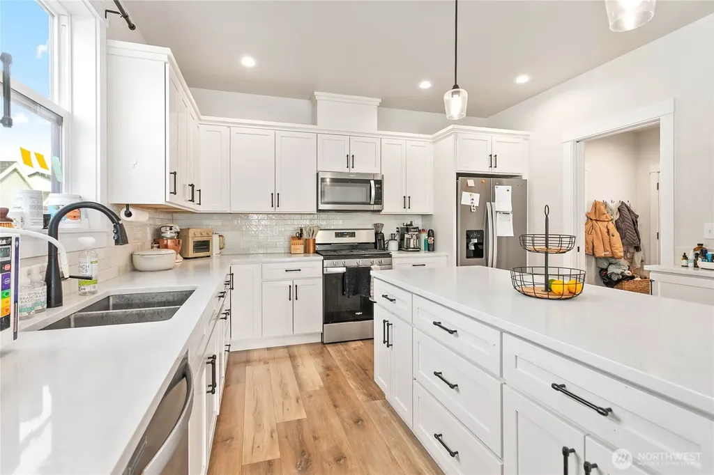 1713 Aaron Drive Lynden WA 98264