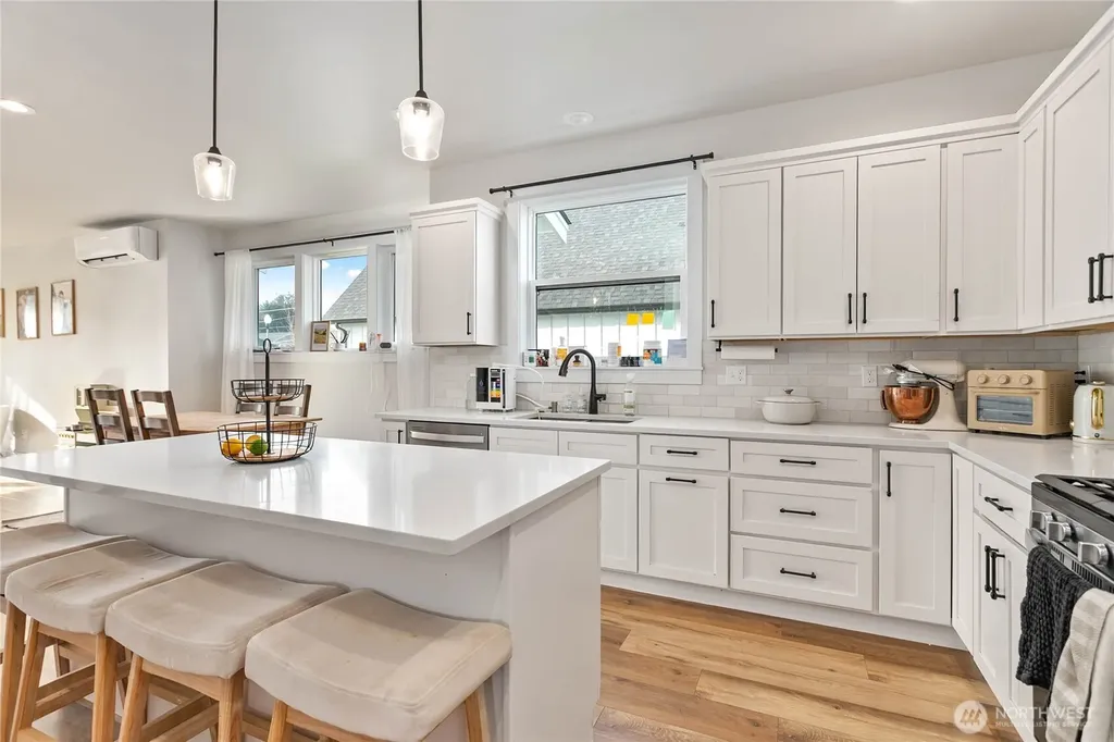 1713 Aaron Drive Lynden WA 98264