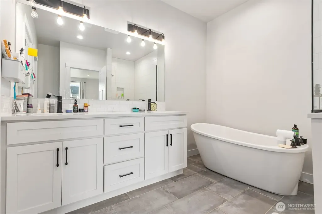 1713 Aaron Drive Lynden WA 98264