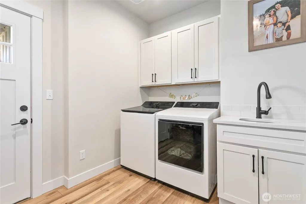 1713 Aaron Drive Lynden WA 98264