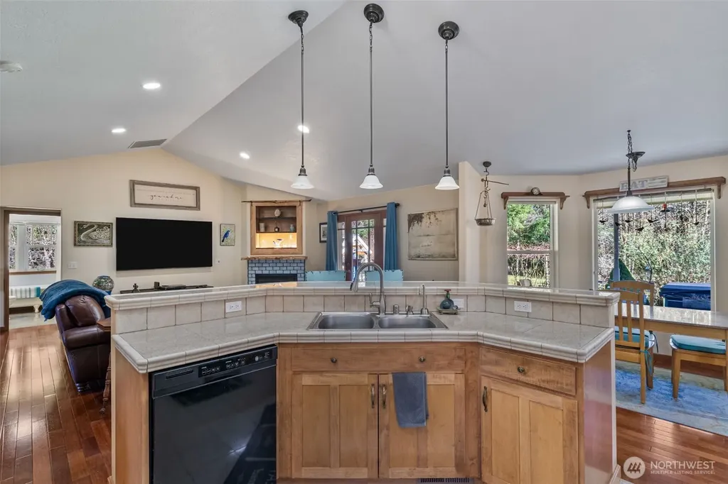 142 River Heights Centralia WA 98531