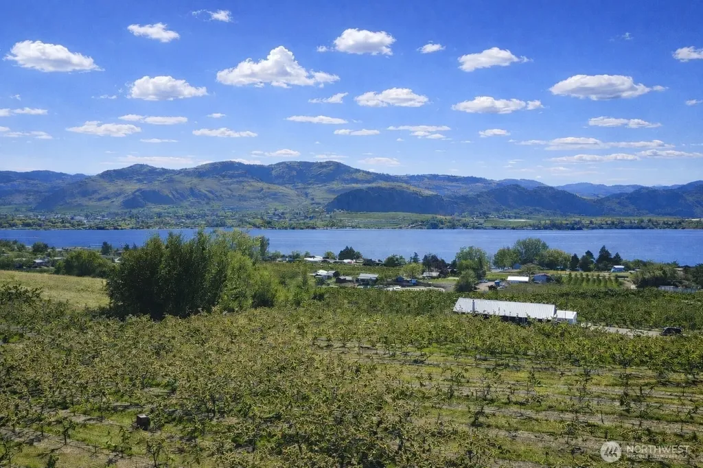 82 Eastlake Road Oroville WA 98844