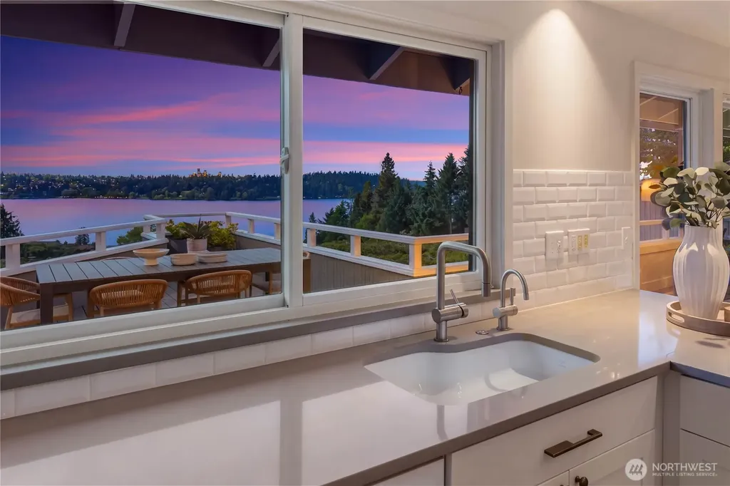 7580 SE 71st Street Mercer Island WA 98040