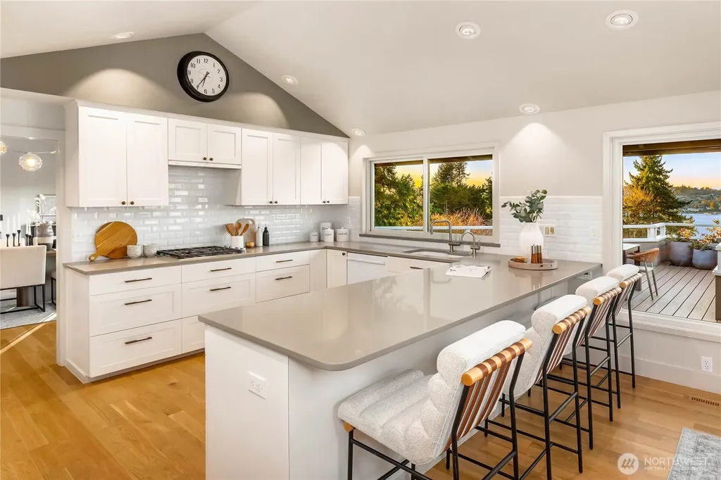 7580 SE 71st Street Mercer Island WA 98040