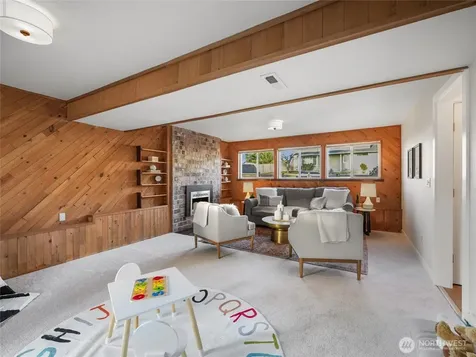 349 Anacortes Avenue SE Renton WA 98059