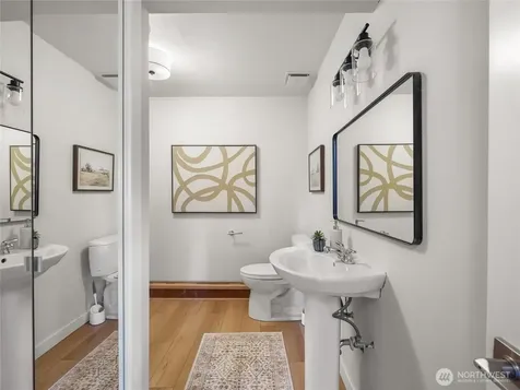 349 Anacortes Avenue SE Renton WA 98059