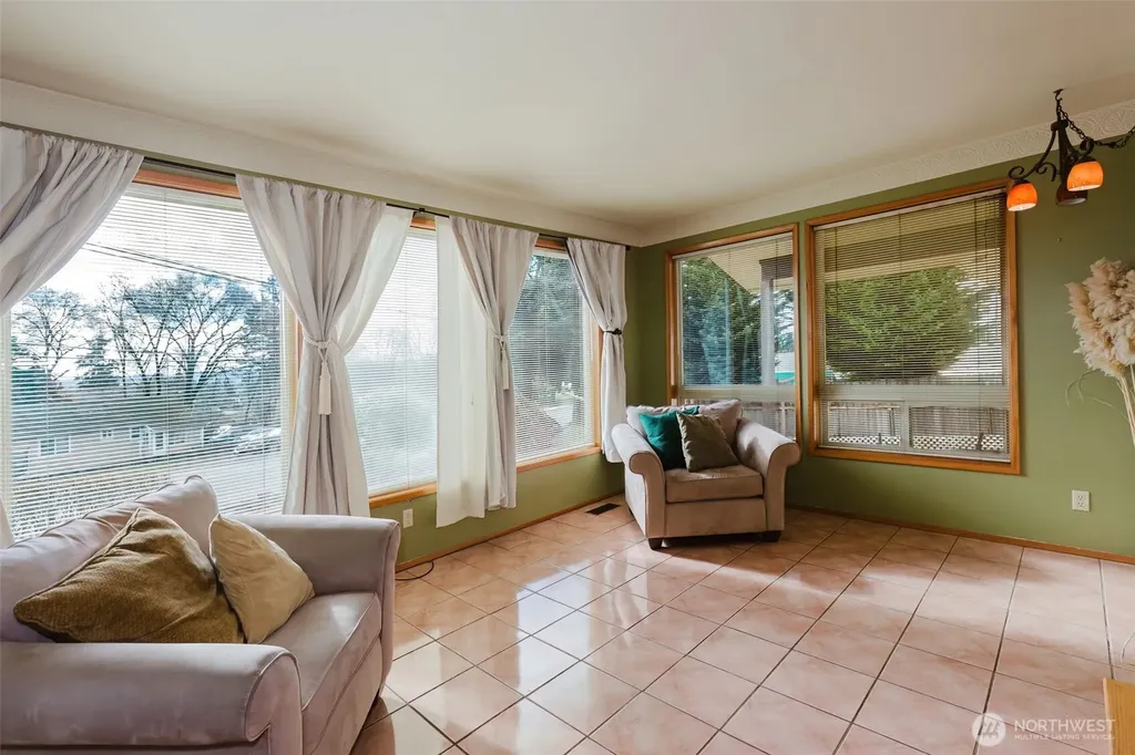 1412 Sheridan Road Bremerton WA 98310