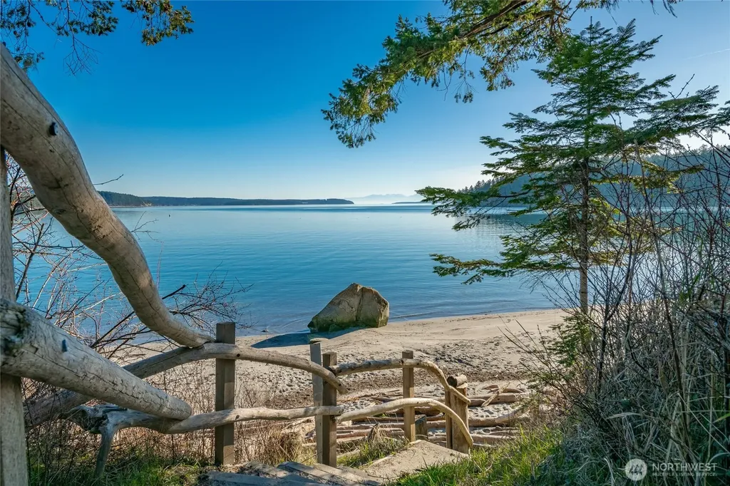 1014 Ben Nevis Loop Shaw Island WA 98286