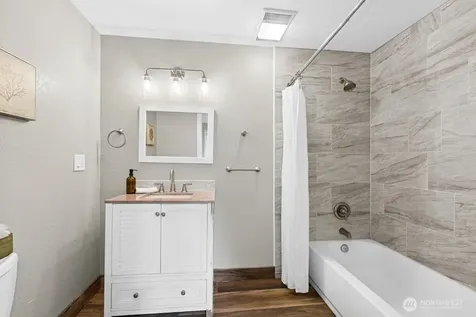 26100 SE 225th Place Maple Valley WA 98038