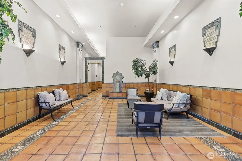 526 1st Avenue S Seattle WA 98104