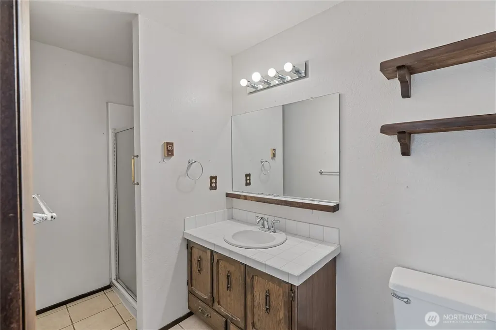 209 W Chenault Avenue Hoquiam WA 98550