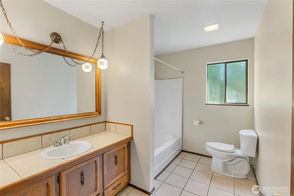 209 W Chenault Avenue Hoquiam WA 98550