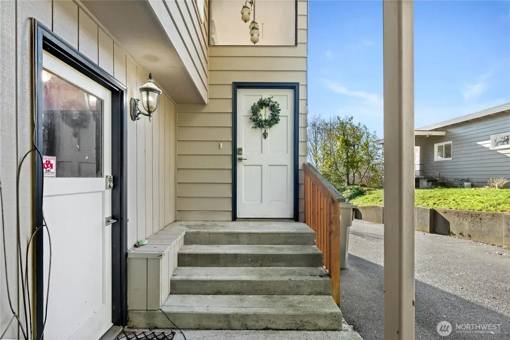 209 W Chenault Avenue Hoquiam WA 98550