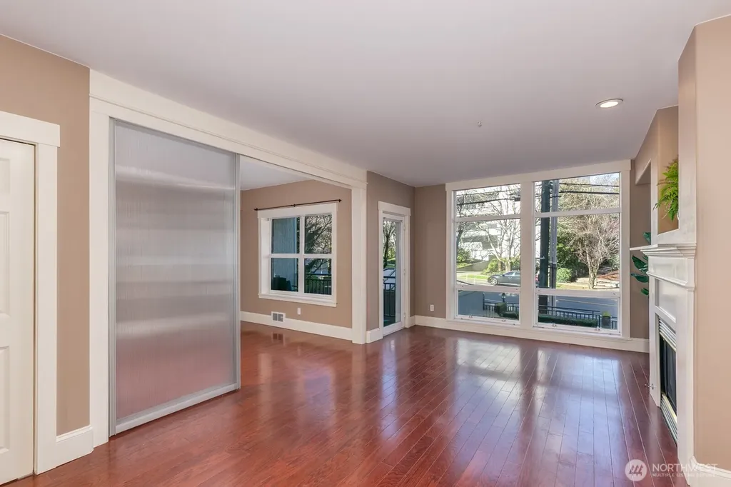 3221 SW Avalon Way Seattle WA 98126