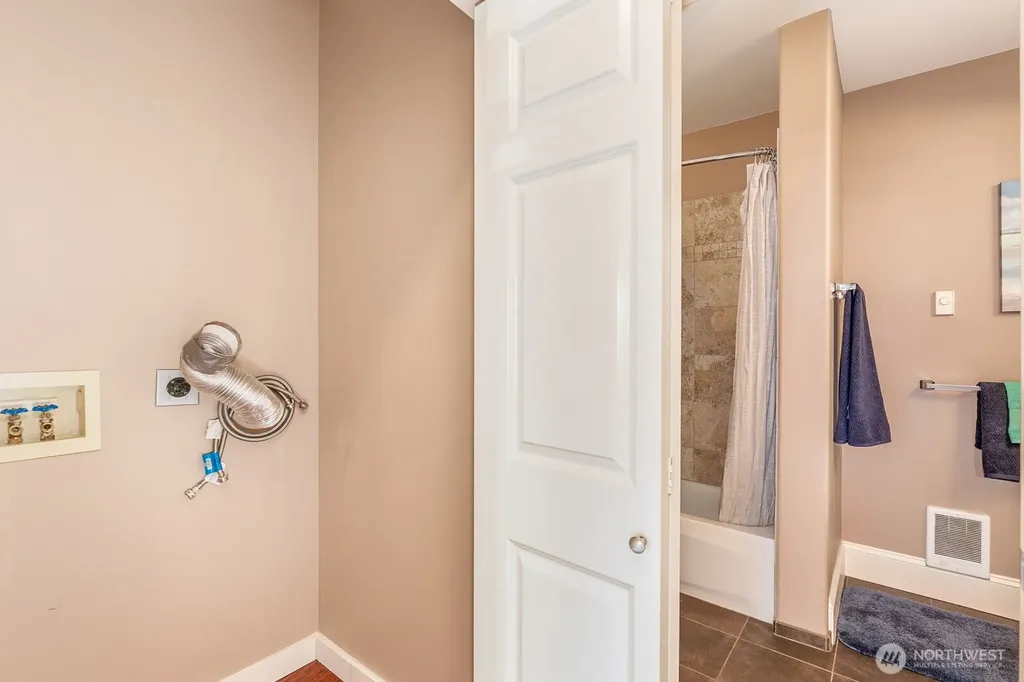 3221 SW Avalon Way Seattle WA 98126