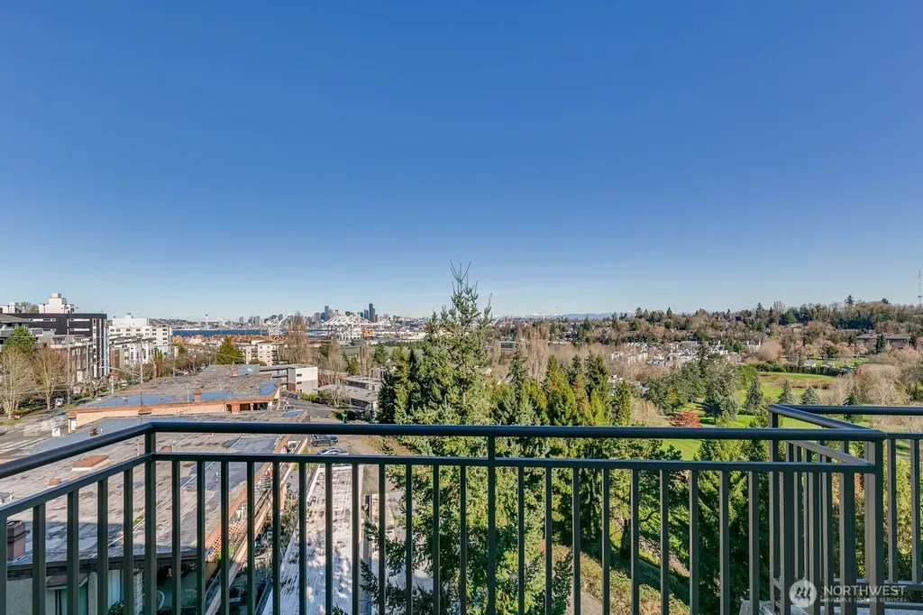 3221 SW Avalon Way Seattle WA 98126