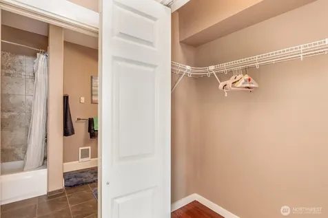 3221 SW Avalon Way Seattle WA 98126