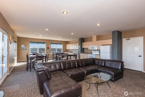 3221 SW Avalon Way Seattle WA 98126