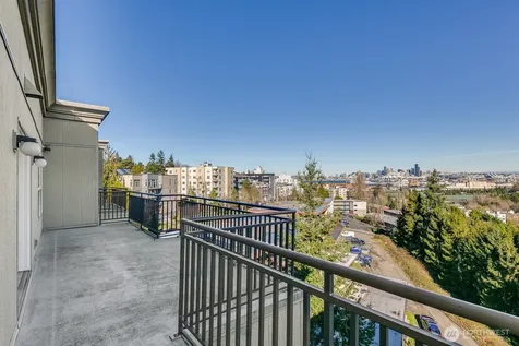 3221 SW Avalon Way Seattle WA 98126
