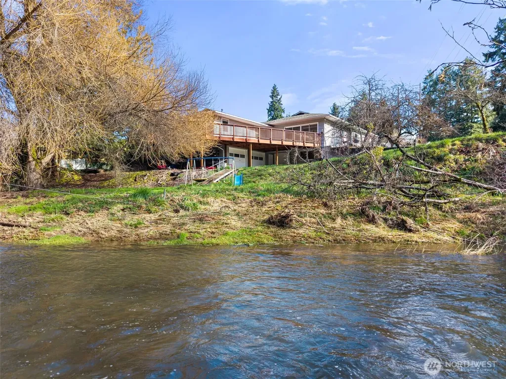 418 SW Canyon Loop Winlock WA 98596