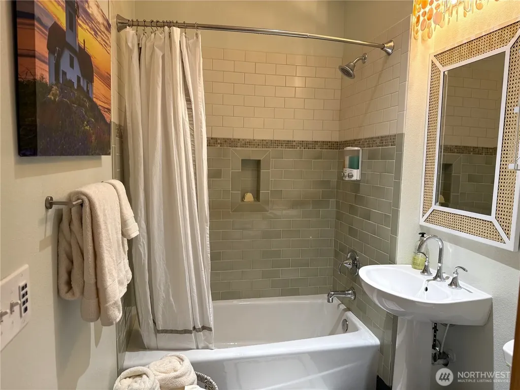 232 A Street Friday Harbor WA 98250