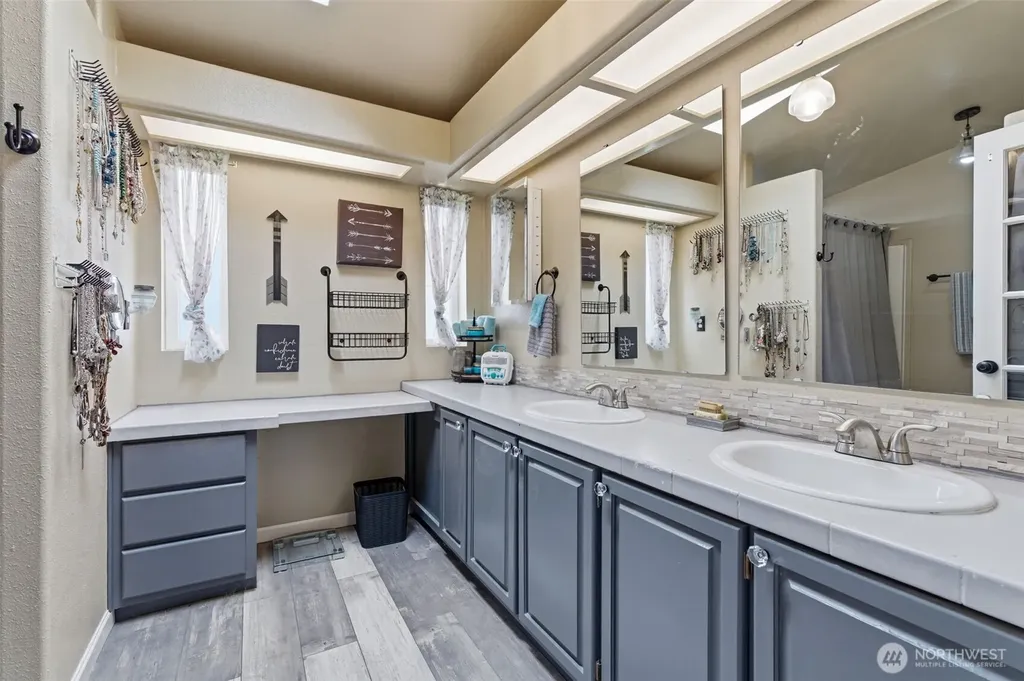 240 Rakoz Road Toledo WA 98591