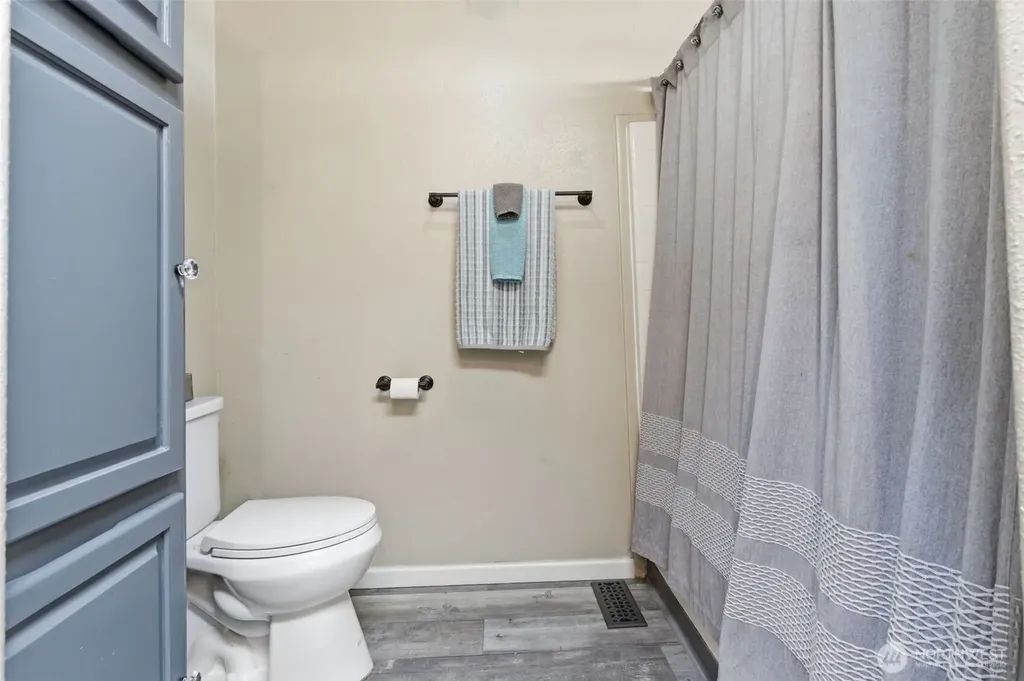 240 Rakoz Road Toledo WA 98591