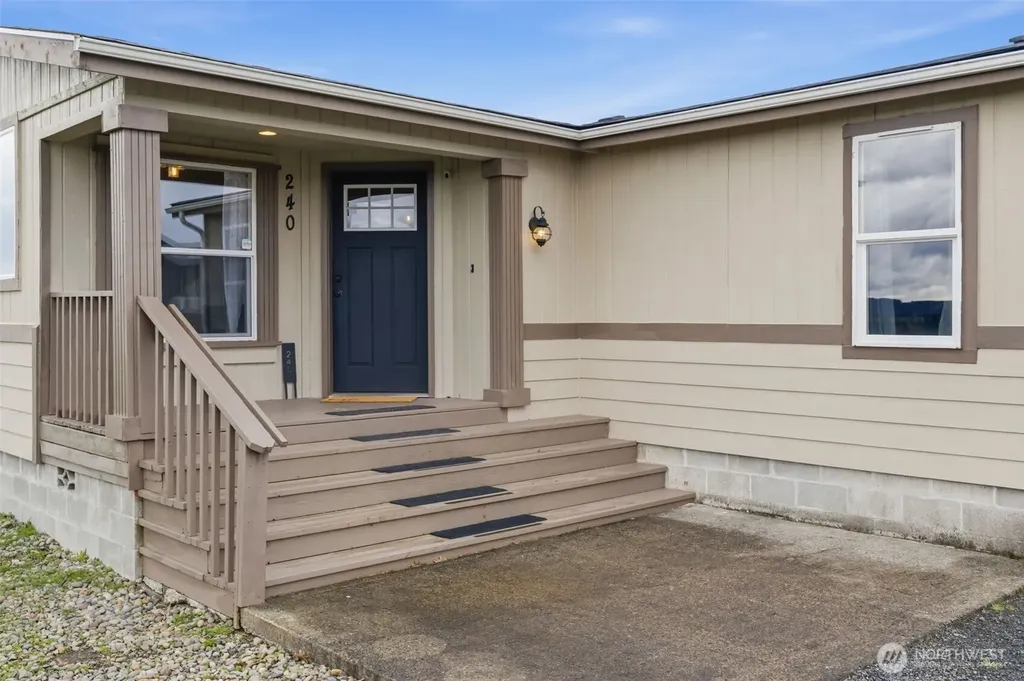 240 Rakoz Road Toledo WA 98591