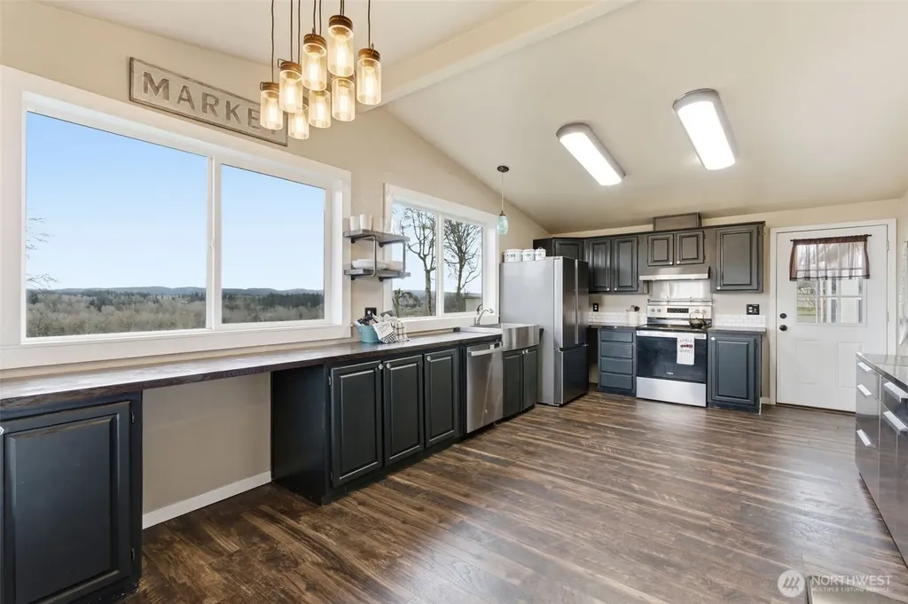 240 Rakoz Road Toledo WA 98591