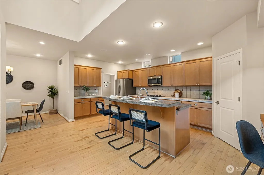 2127 NW Far Country Lane Issaquah WA 98027
