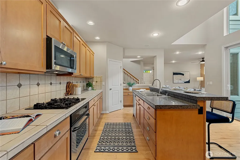 2127 NW Far Country Lane Issaquah WA 98027