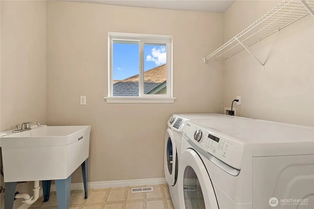 2127 NW Far Country Lane Issaquah WA 98027