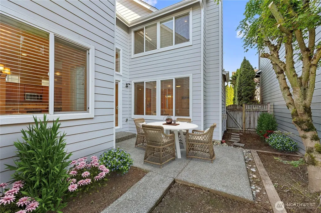 2127 NW Far Country Lane Issaquah WA 98027