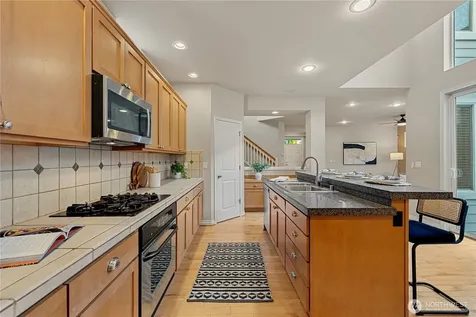 2127 NW Far Country Lane Issaquah WA 98027