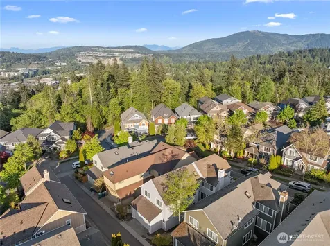 2127 NW Far Country Lane Issaquah WA 98027