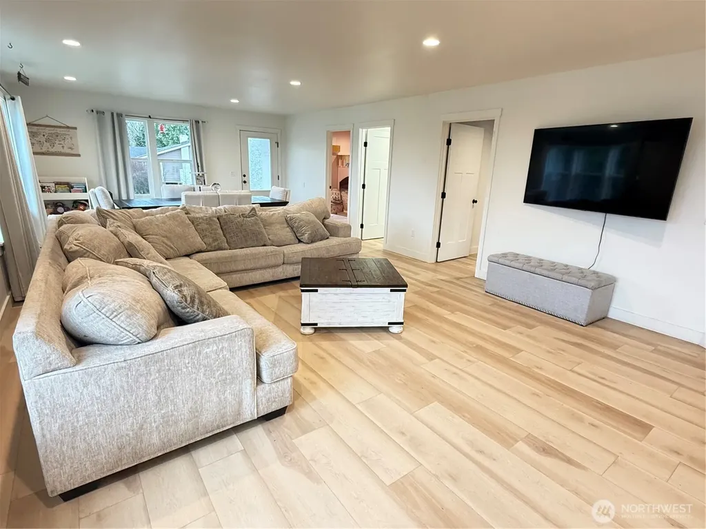 403 A Street South Bend WA 98586