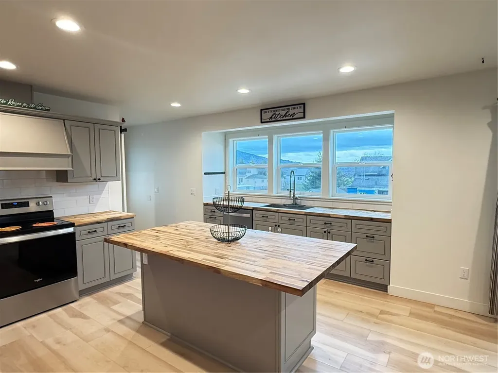 403 A Street South Bend WA 98586