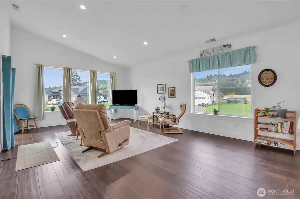 30 Nature Loop Cathlamet WA 98612