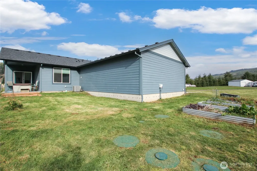 30 Nature Loop Cathlamet WA 98612