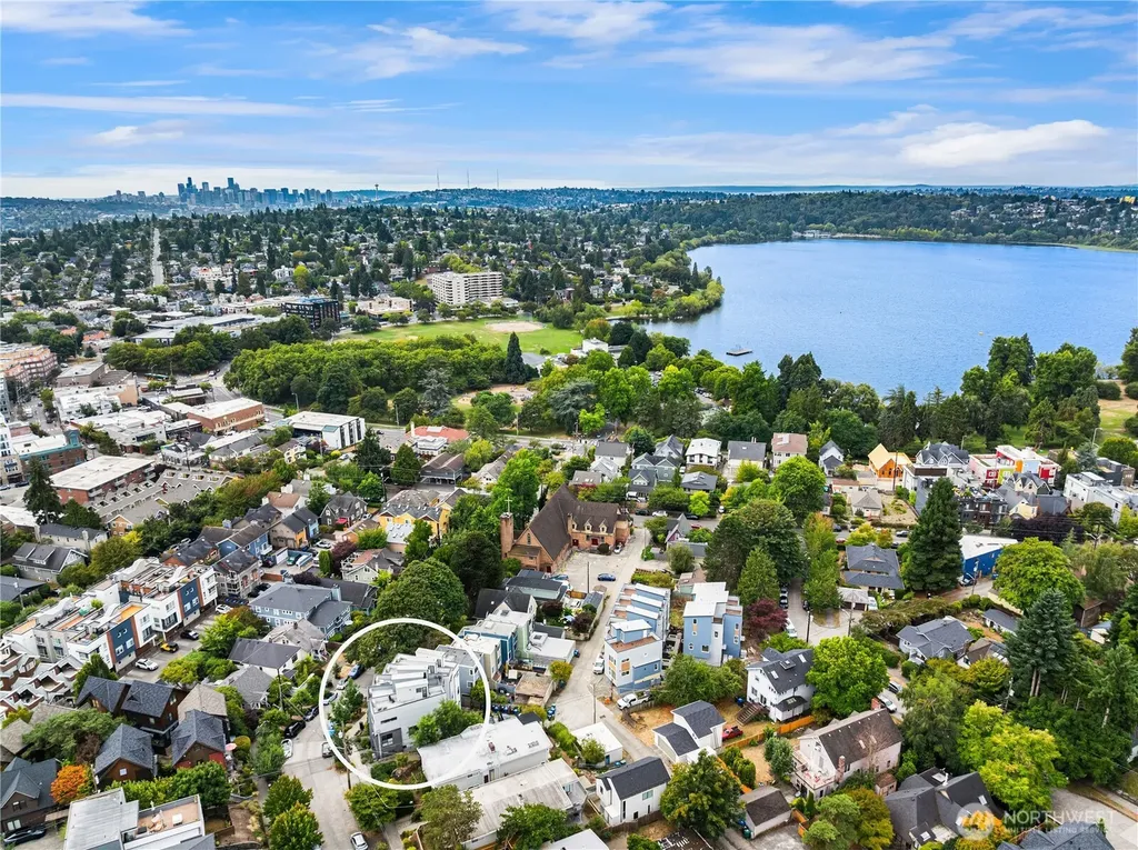 7439 Latona Avenue NE Seattle WA 98115