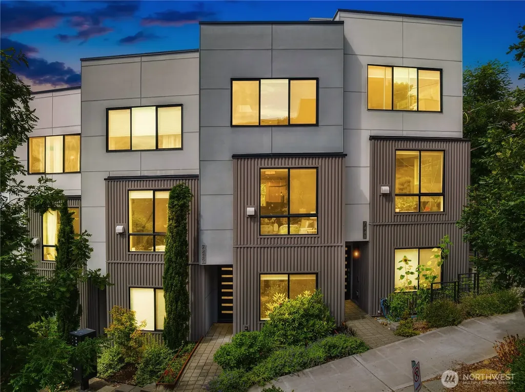 7439 Latona Avenue NE Seattle WA 98115
