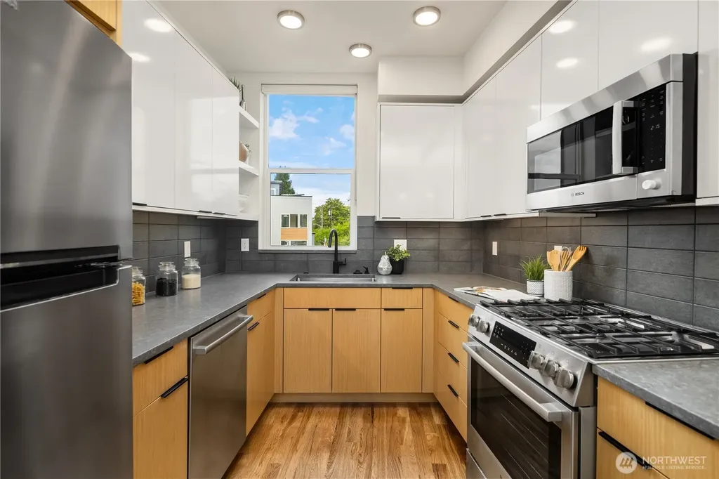 7439 Latona Avenue NE Seattle WA 98115