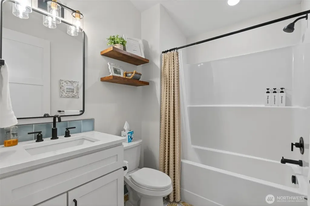 370 Tulip Lane Woodland WA 98674