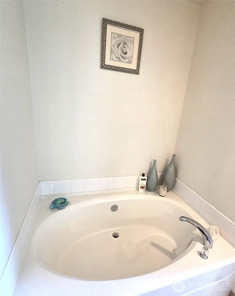 912 Gina Court SE Olympia WA 98513
