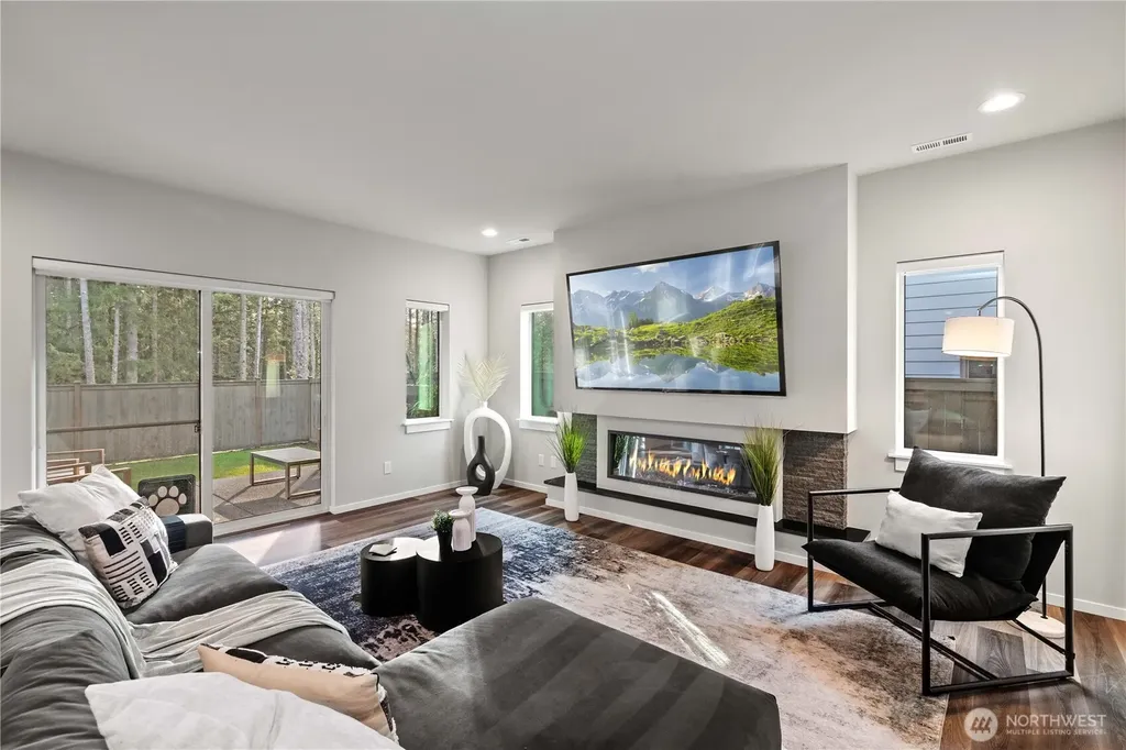 22907 Sycamore Street Black Diamond WA 98010