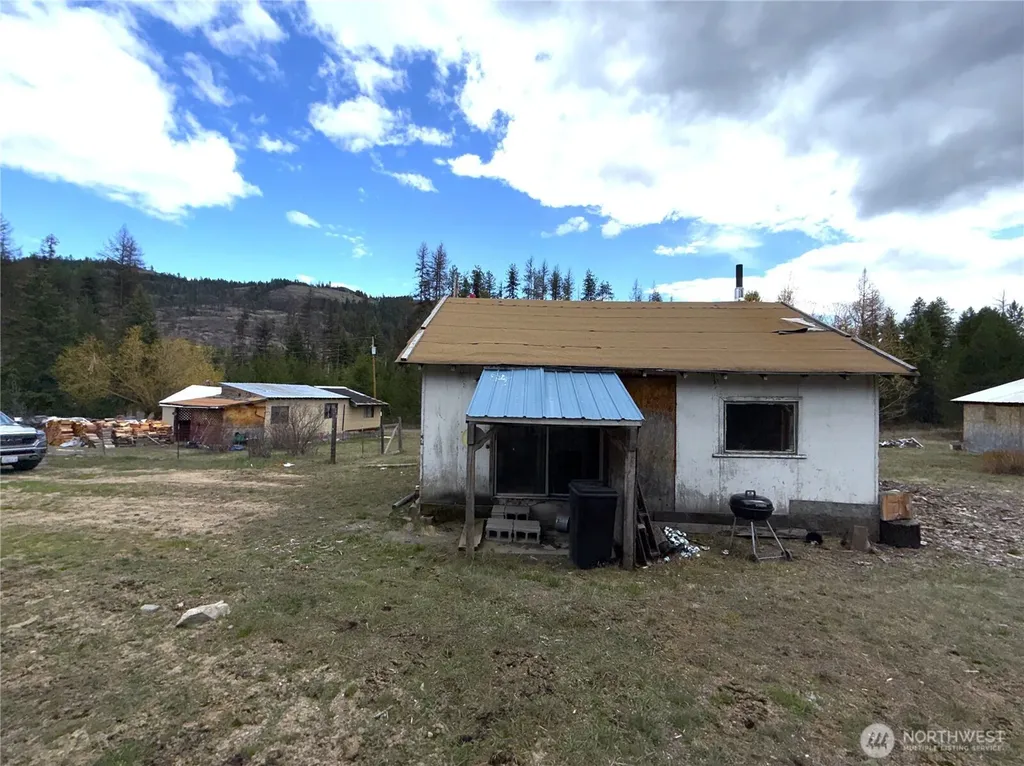 7 Hazel Lane Republic WA 99166