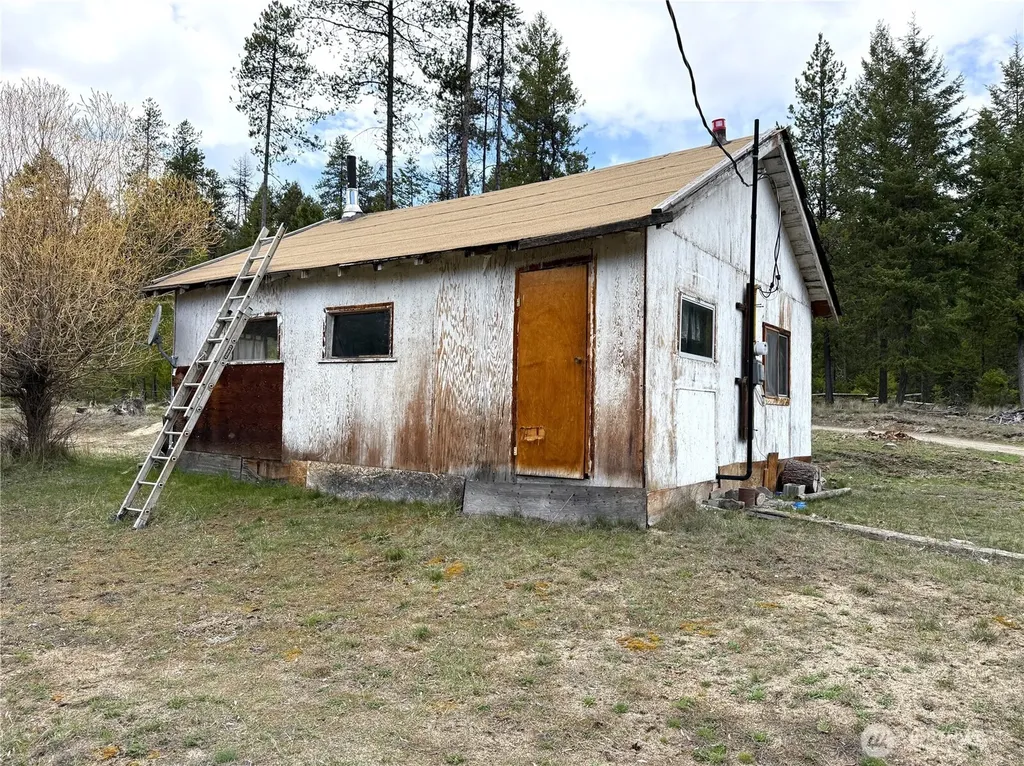 7 Hazel Lane Republic WA 99166